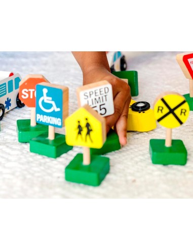 IMAGINOVO - Jeu enfant vehicules et panneaux signalisation bois +3 ans 16 pieces 30x22x4 cm pas cher| La Boite de Magie Nice