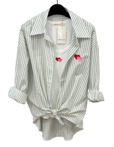 BAHE - Ensemble d'une chemise rouge à rayures avec les coeurs et un top blanc