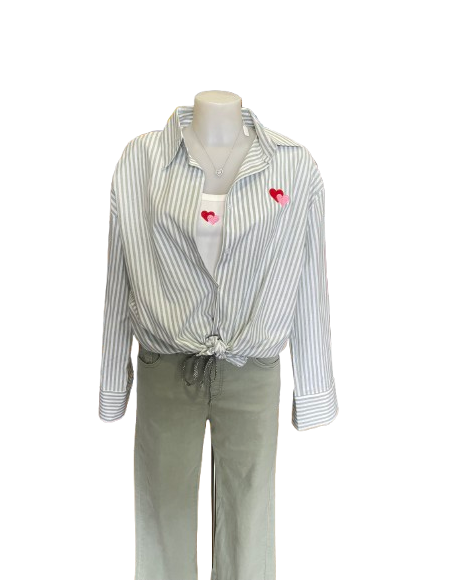 BAHE - Ensemble d'une chemise verte à rayures avec les coeurs et un top blanc